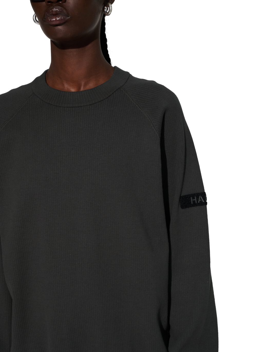 HALO INFANTRY CREWNECK, ASPHALT, model