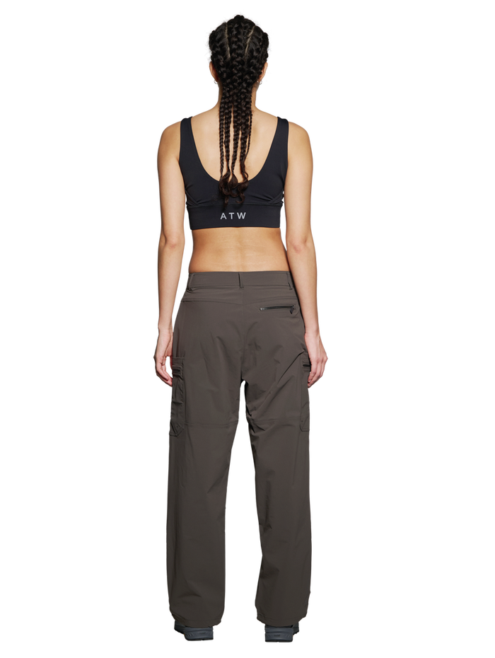 HALO DELTA PANTS, RAVEN, model