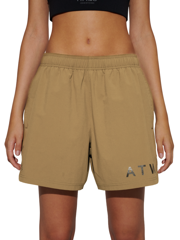 HALO SHORTS, KANGAROO, model