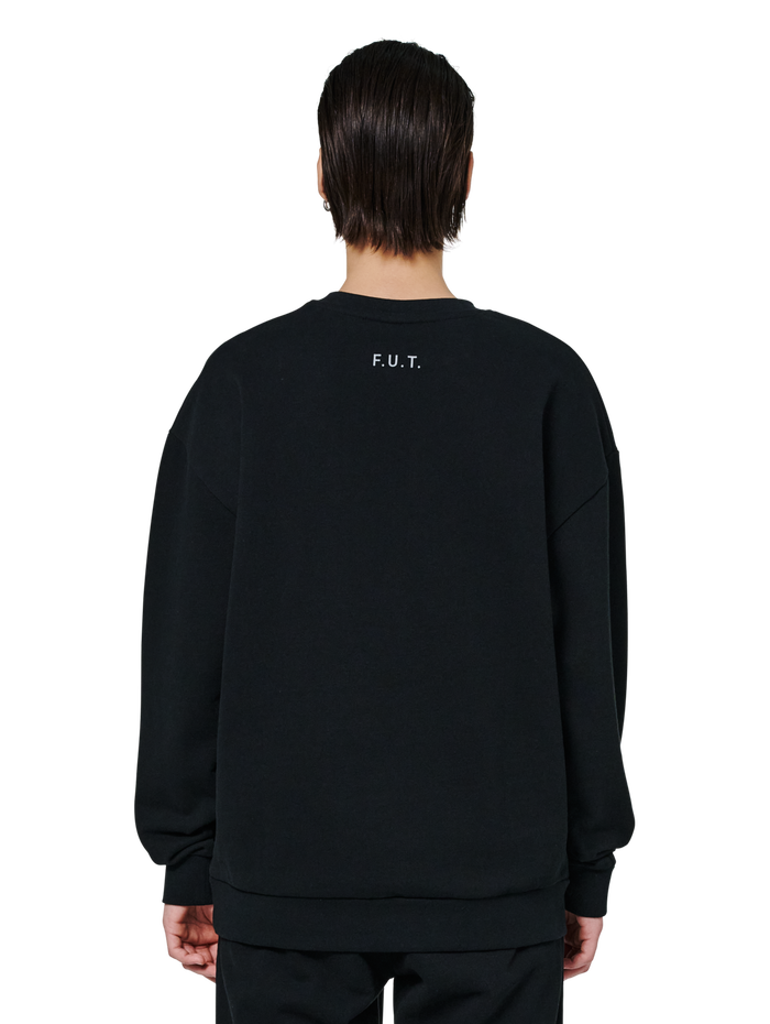 HALO ESSENTIAL CREW, BLACK, model