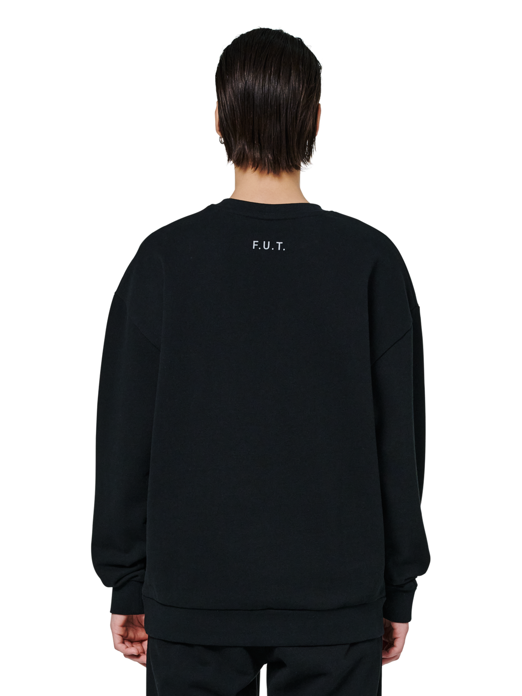HALO ESSENTIAL CREW, BLACK, model