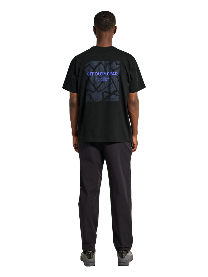 HALO PATCH GRAPHIC T-SHIRT, BLACK, model