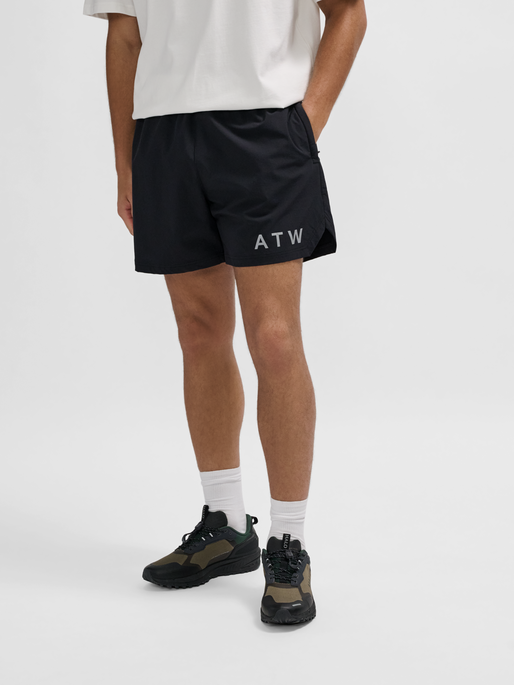 HALO SHORTS, BLACK, model