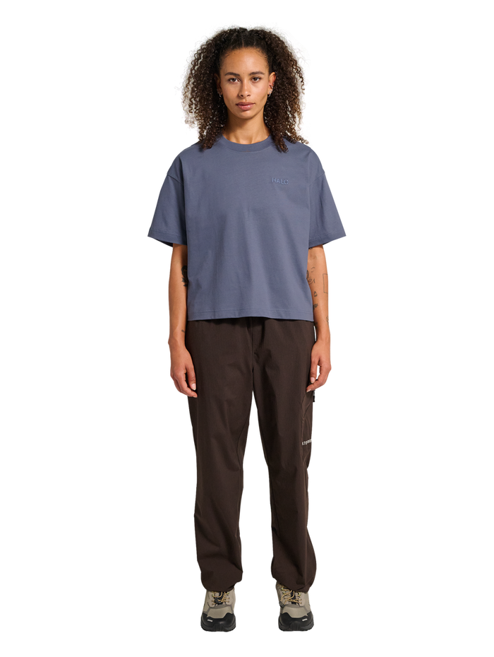 HALO WOMEN LOGO T-SHIRT, GRISAILLE, model