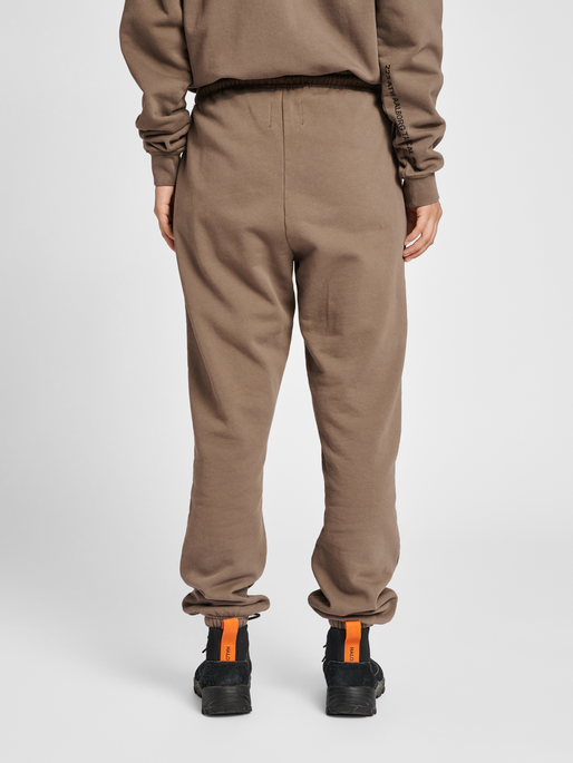 HALO COTTON SWEATPANTS, MAJOR BROWN, model