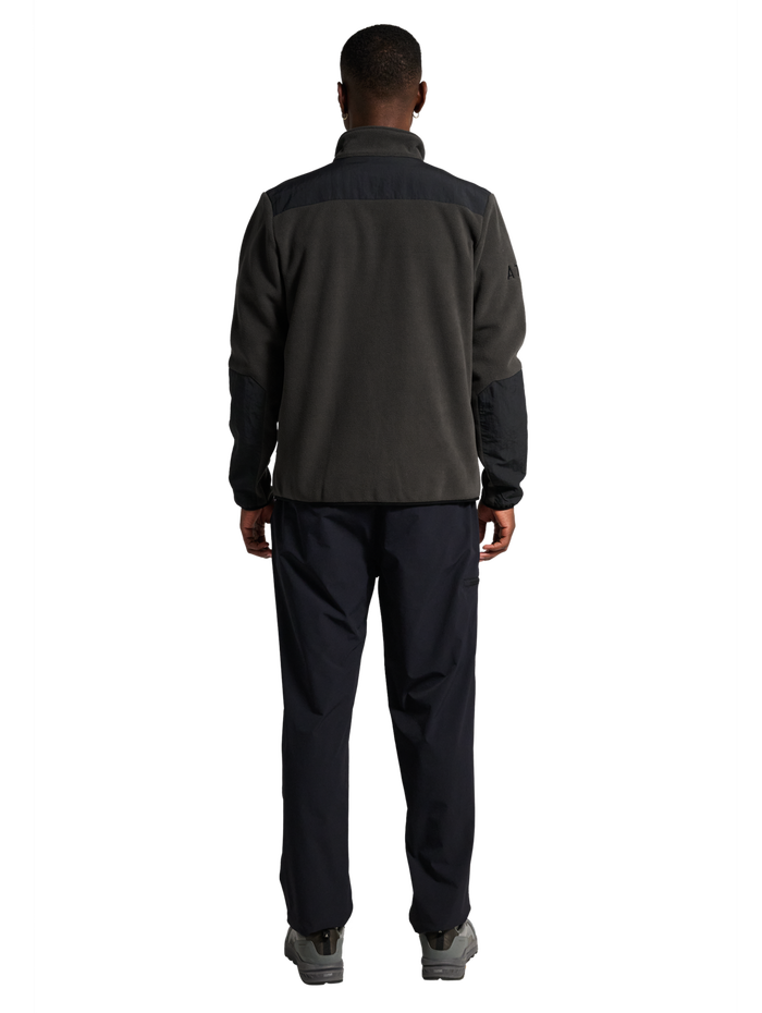 HALO BLOCKED ZIP FLEECE, RAVEN, model