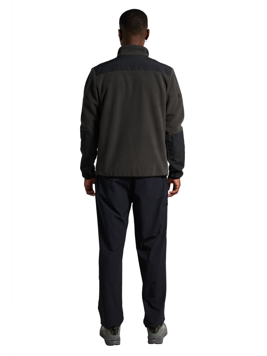 HALO BLOCKED ZIP FLEECE, RAVEN, model