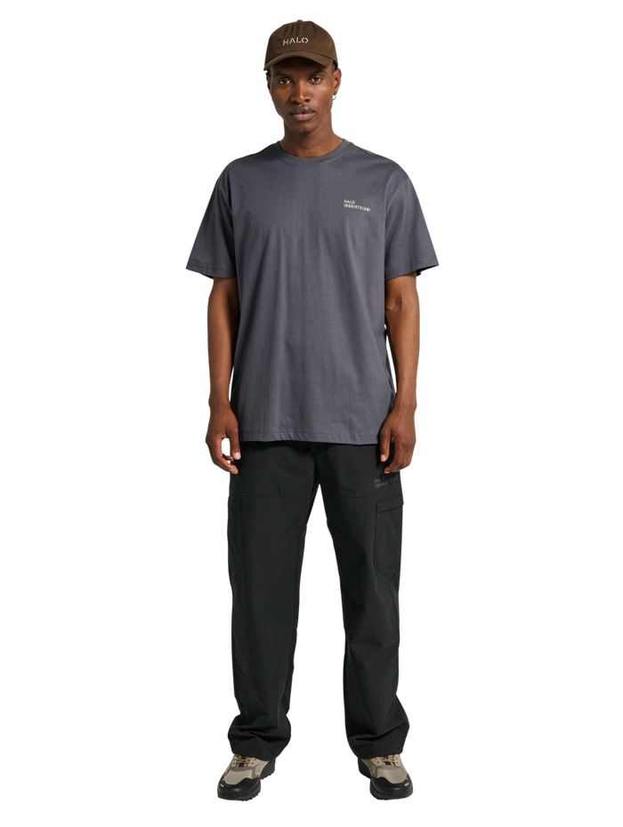 HALO GRAPHIC T-SHIRT, ASPHALT/ASPHALT, model