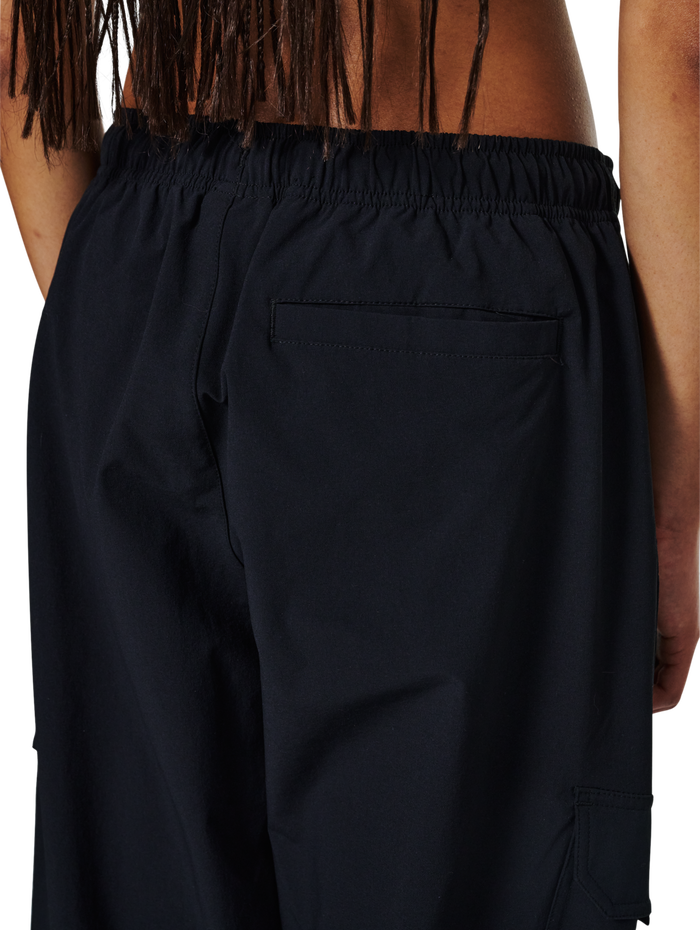 HALO TRAIL PANTS, BLACK, model
