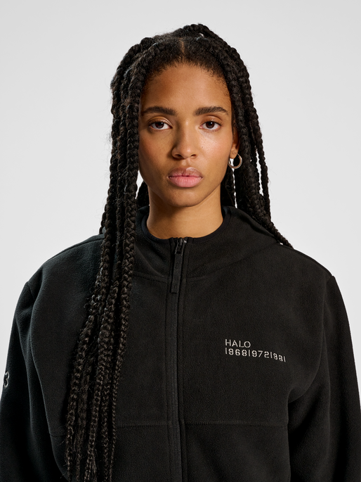 HALO HOODED FLEECE, BLACK, model