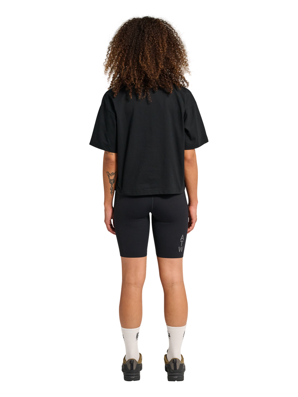 HALO WOMEN LOGO T-SHIRT, BLACK, model
