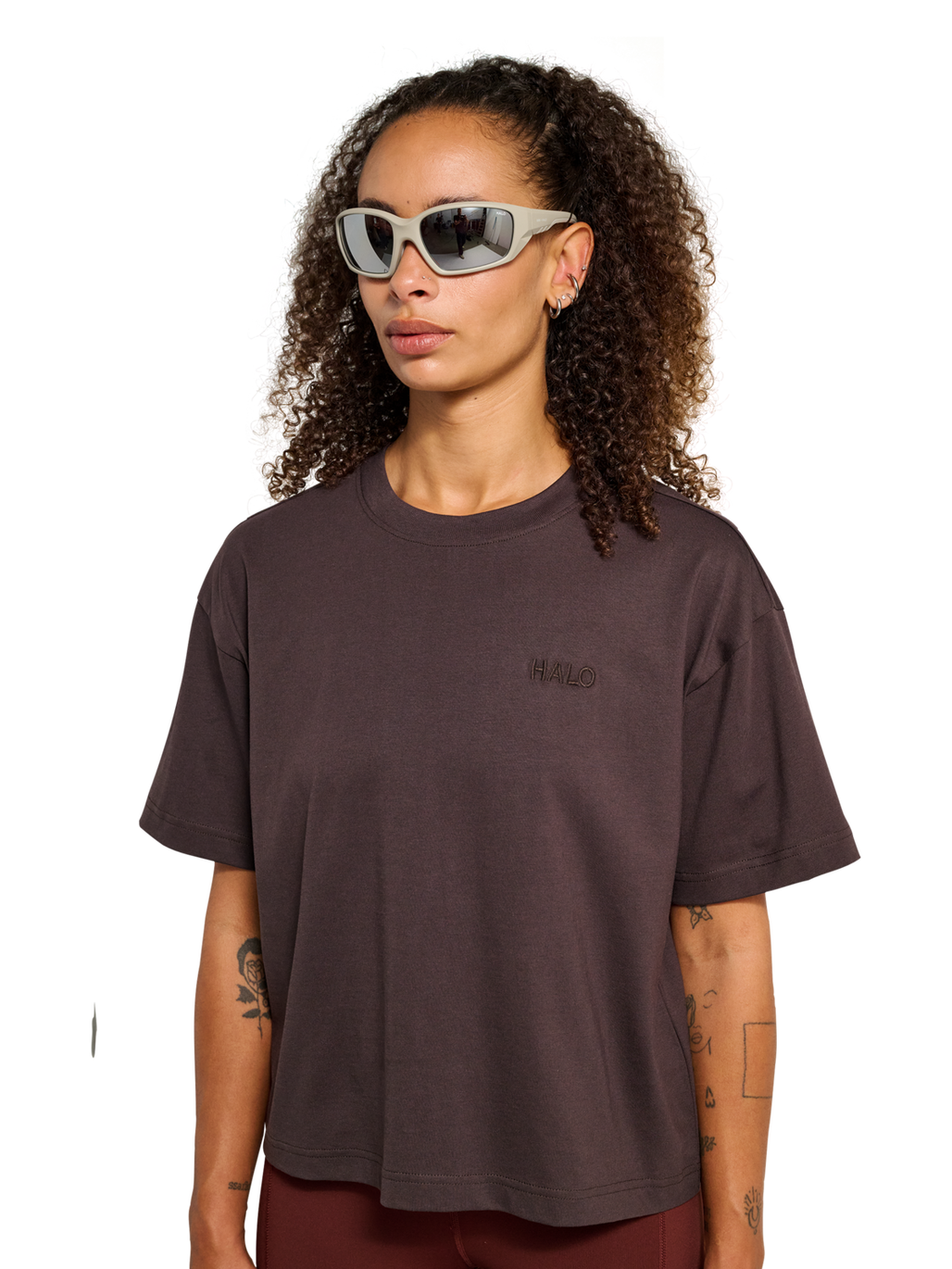 HALO WOMEN LOGO T-SHIRT, CHOCOLATE TORTE, model