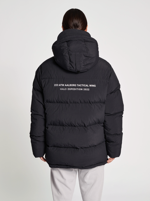 HALO S DOWN PUFFER, BLACK, model