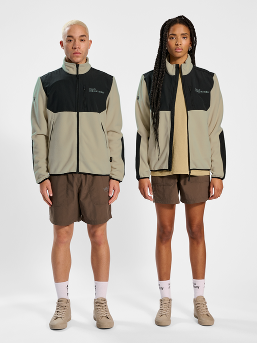 HALO BLOCKED ZIP FLEECE, GRAY GREEN, model