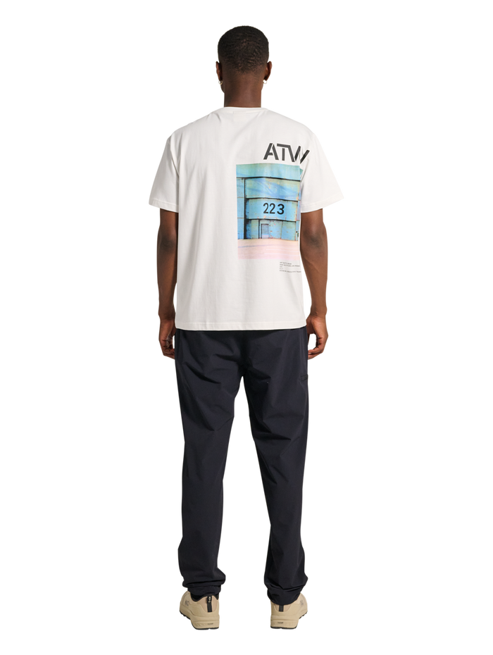 HALO GRAPHIC T-SHIRT, MARSHMALLOW, model
