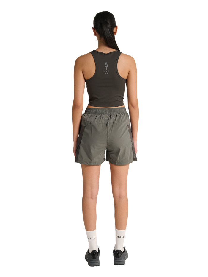 HALO WOMEN TRAINING TOP, RAVEN/REFLECTIVE, model