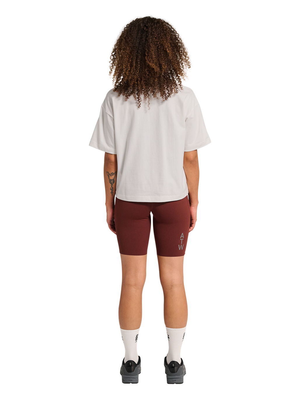 HALO WOMEN LOGO T-SHIRT, MARSHMALLOW, model