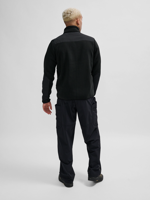 HALO BLOCKED ZIP FLEECE, BLACK, model