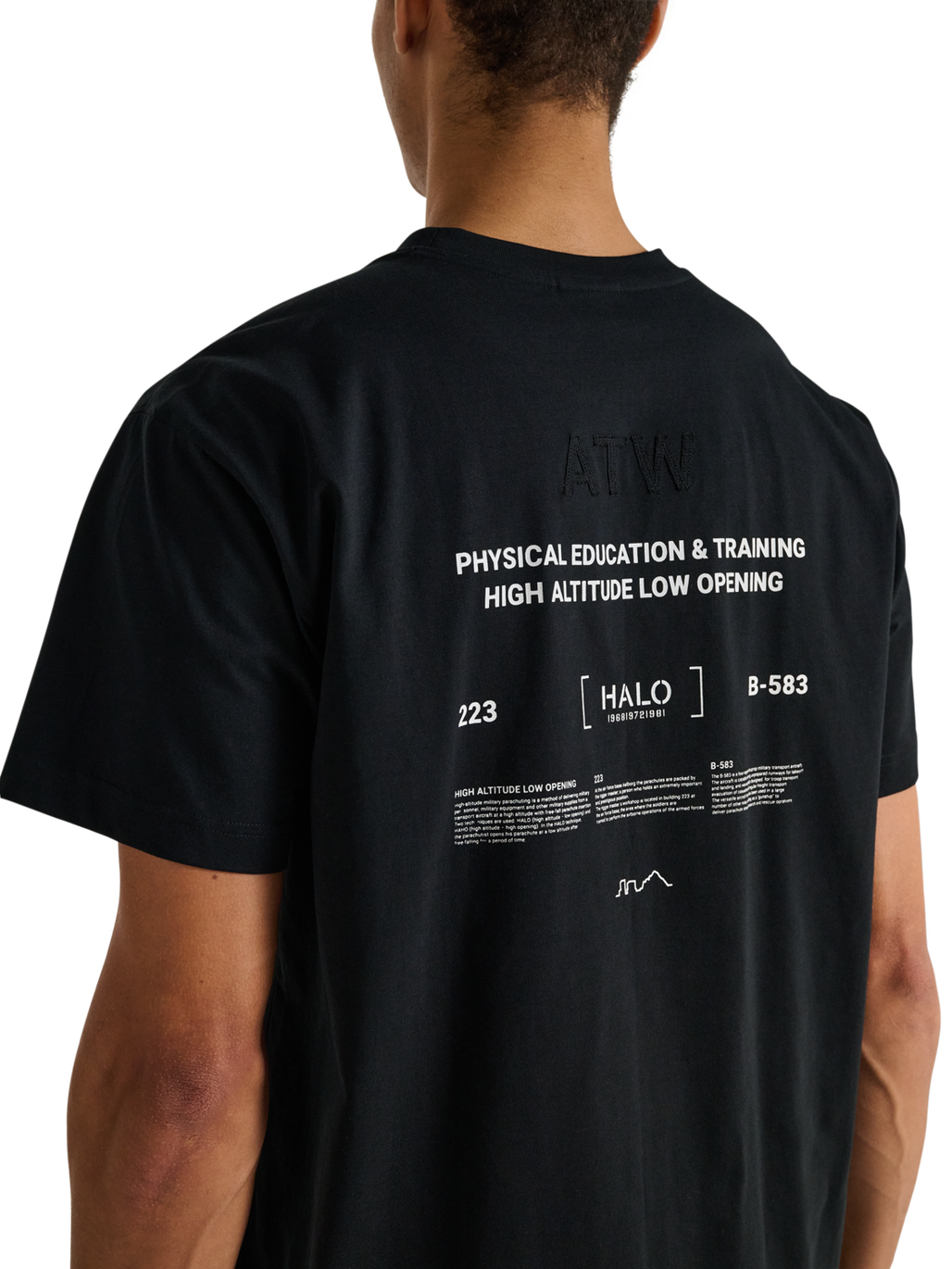 HALO GRAPHIC T-SHIRT, BLACK, model