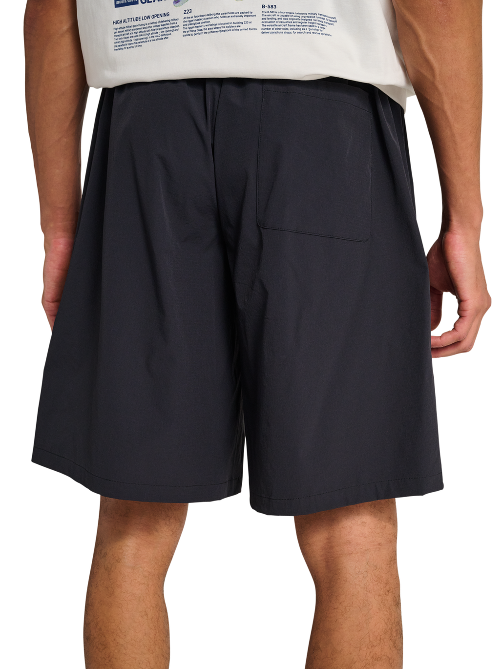 HALO MOVE SHORTS, BLACK, model