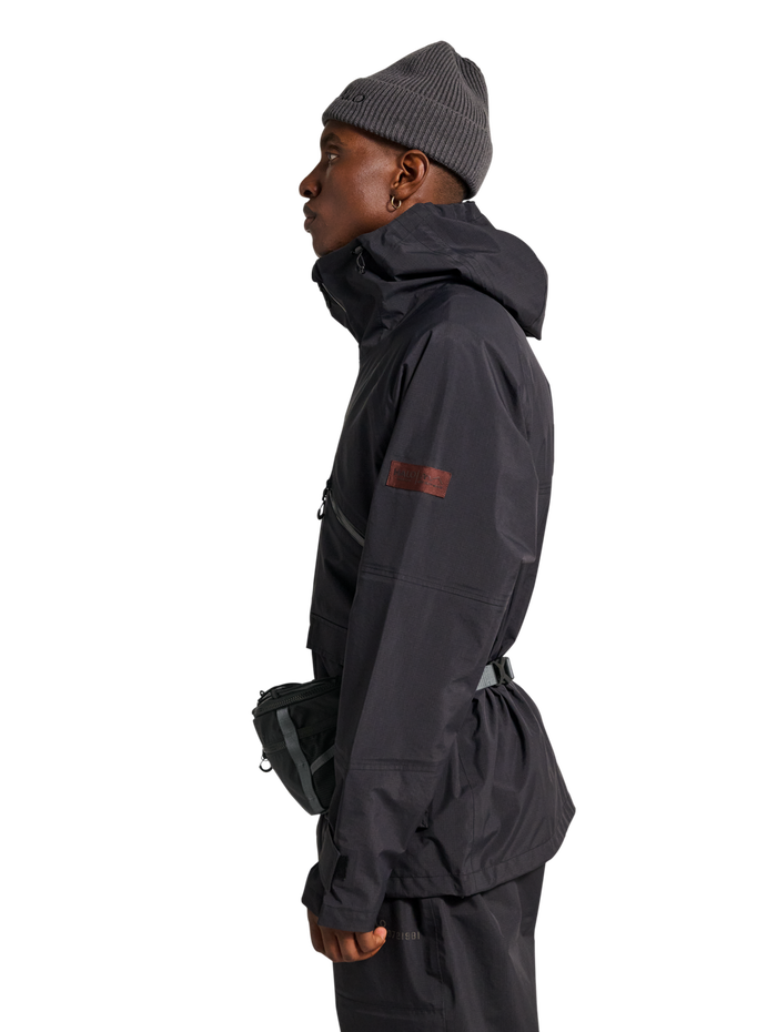 HALO UTILITY BUMBAG, BLACK, model