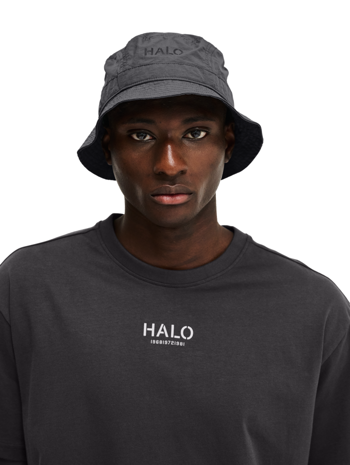 HALO NYLON BUCKET HAT, RAVEN, model