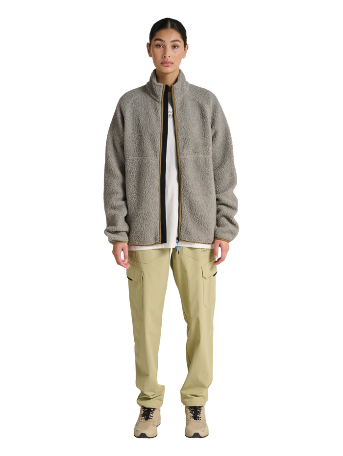 HALO MOVE POLARTEC FLEECE JACKET, TURTLEDOVE, model