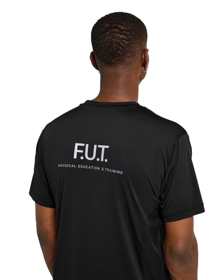 HALO SCOUT SS T-SHIRT, BLACK, model