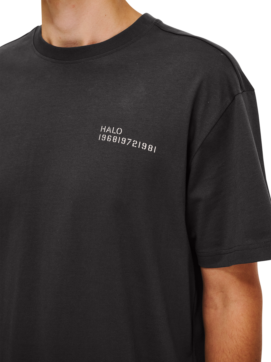 HALO GRAPHIC T-SHIRT 05, RAVEN, model