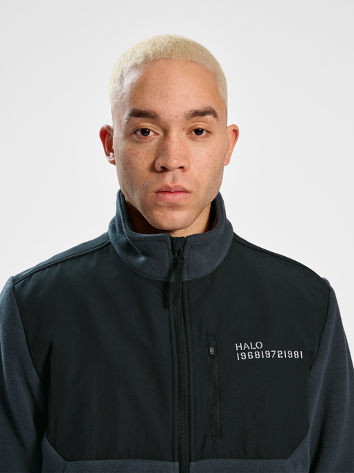 HALO BLOCKED ZIP FLEECE, EBONY, model