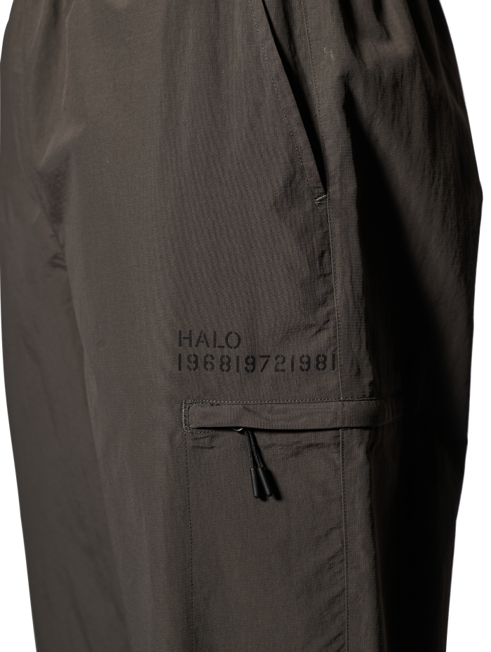HALO FORCE PANTS, RAVEN, model