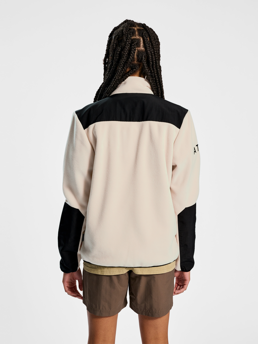 HALO BLOCKED ZIP FLEECE, OYSTER GRAY, model