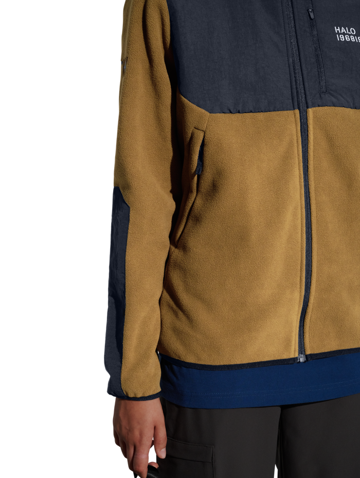 HALO BLOCKED ZIP FLEECE, KANGAROO, model