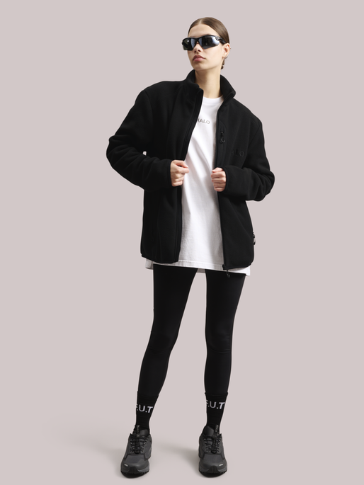 HALO TEDDY FLEECE JACKET, BLACK, model