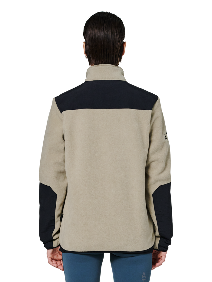 HALO BLOCKED ZIP FLEECE, SENECA ROCK, model