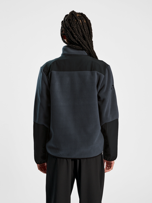 HALO BLOCKED ZIP FLEECE, EBONY, model
