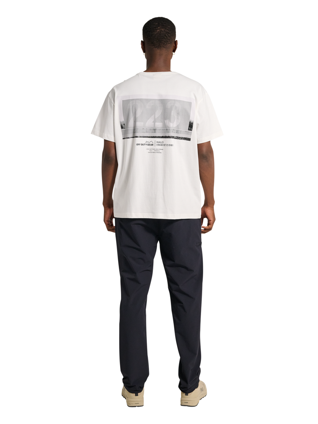 HALO GRAPHIC T-SHIRT, MARSHMALLOW/BLACK, model