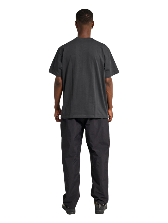 HALO LOGO T-SHIRT, ASPHALT, model