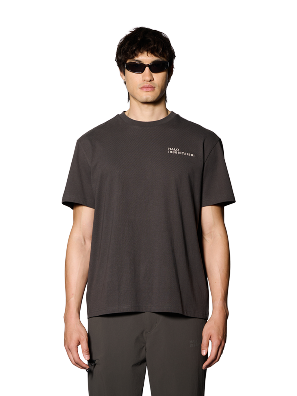 HALO COLD SHORE T-SHIRT, RAVEN, model