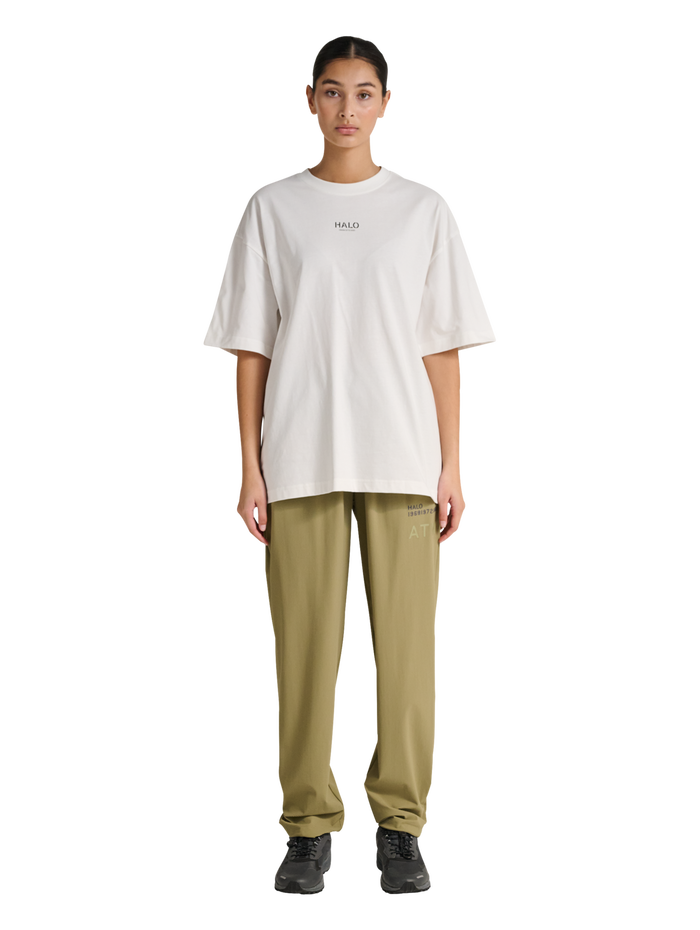HALO GRAPHIC BOXY T-SHIRT, MARSHMALLOW/SILVER/ASTRAL AURA, model