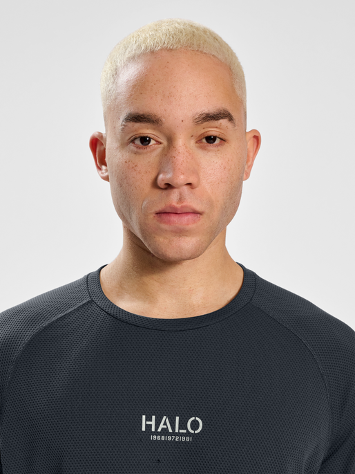HALO SORONA TRAINING T-SHIRT L/S, EBONY, model