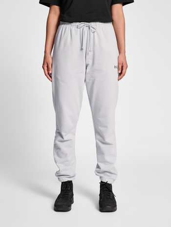 HALO GRAPHIC SWEATPANTS, HARBOR MIST, model