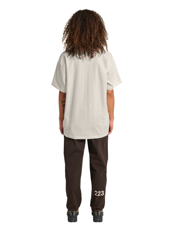 HALO LOGO T-SHIRT, MARSHMALLOW, model