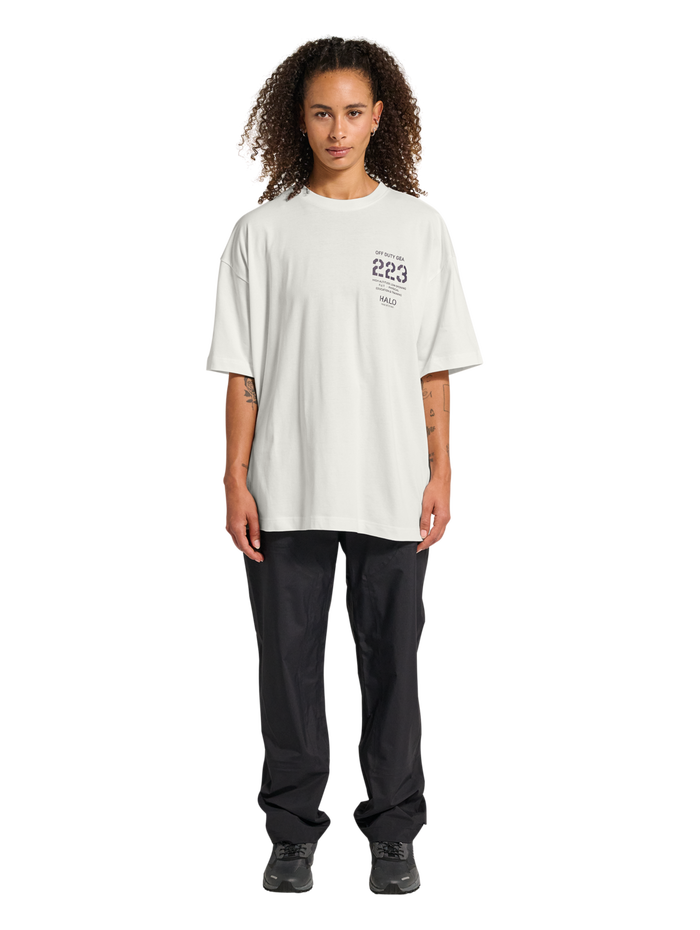 HALO GRAPHIC BOXY T-SHIRT, MARSHMALLOW/DEEP WELL, model