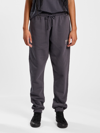 HALO COTTON SWEATPANTS, EBONY, model