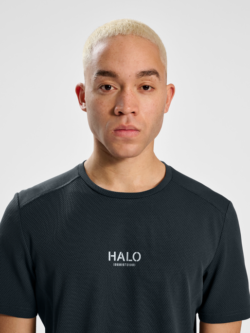 HALO SORONA TRAINING T-SHIRT, EBONY, model