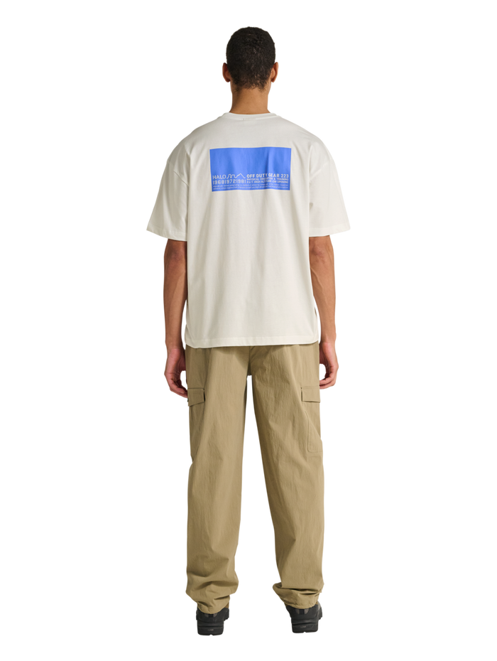 HALO GRAPHIC BOXY T-SHIRT, MARSHMALLOW/PALACE BLUE, model