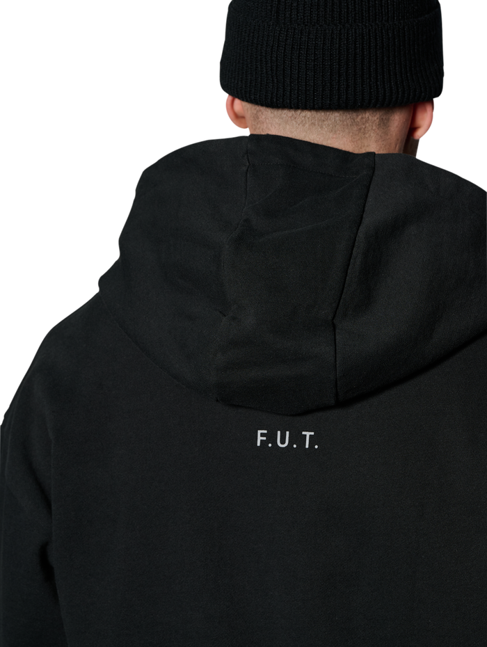 HALO ESSENTIAL HOODIE, BLACK, model