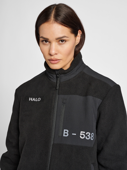 HALO TEDDY FLEECE JACKET, BLACK, model