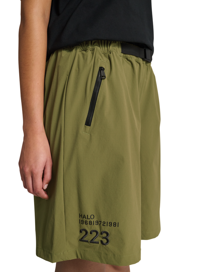HALO MOVE SHORTS, OLIVE DRAB, model